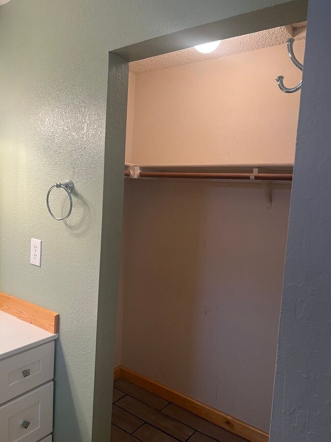 Building Photo - Three Bedroom, Two Bathroom Single Family ...