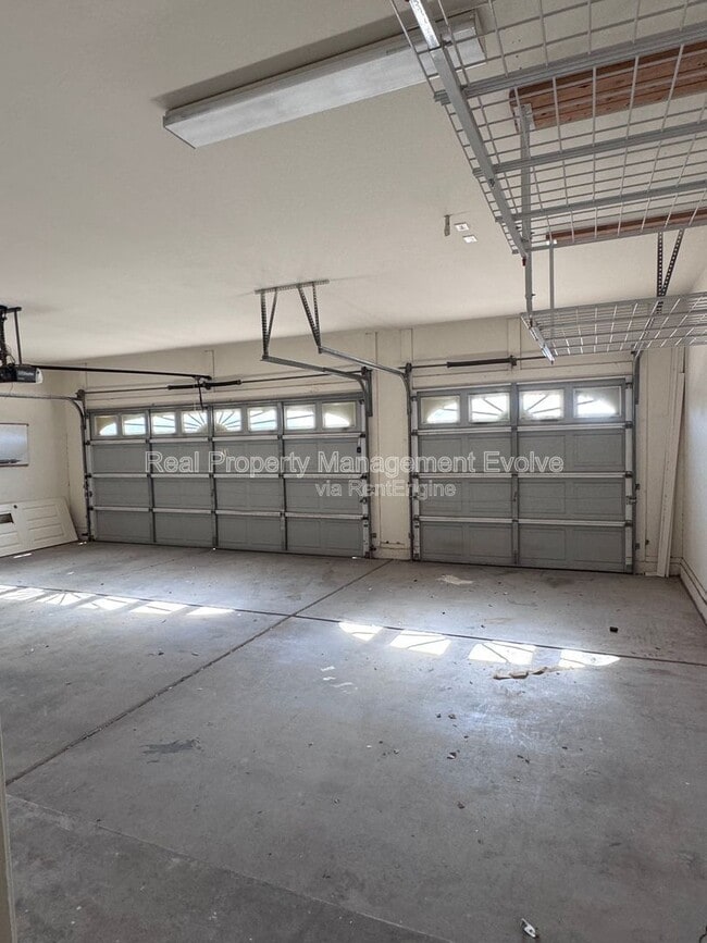 Building Photo - 10426 E Dolphin Ave