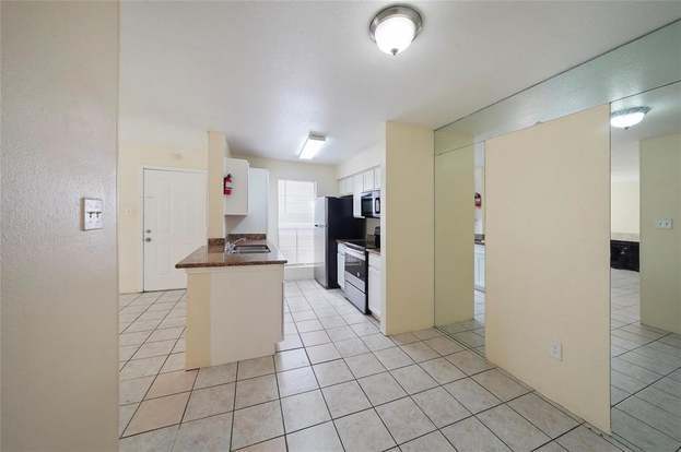 Building Photo - 3900 Woodchase Dr