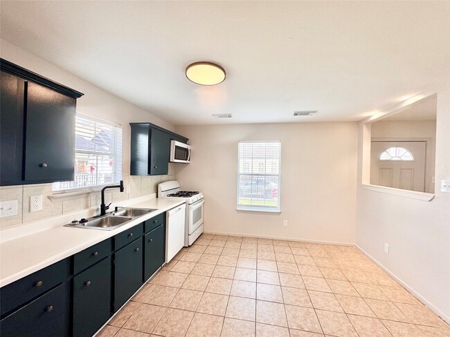 Building Photo - 301 Enid St