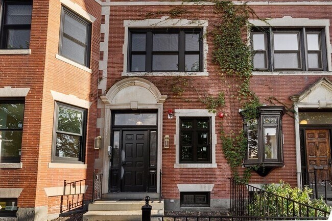 Building Photo - 903 Beacon St