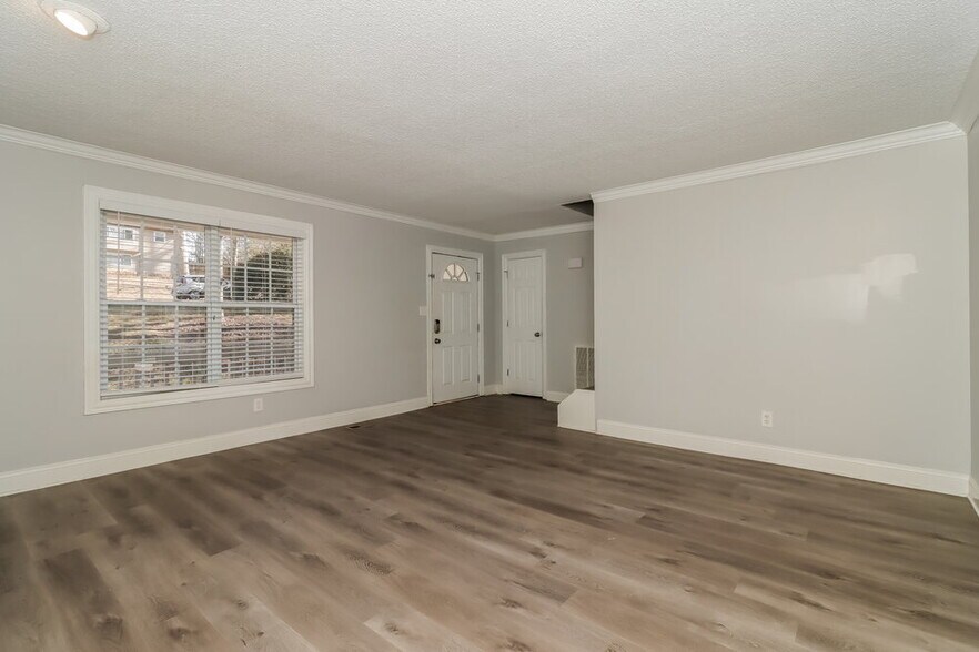 Building Photo - 565 Bells Ferry Pl