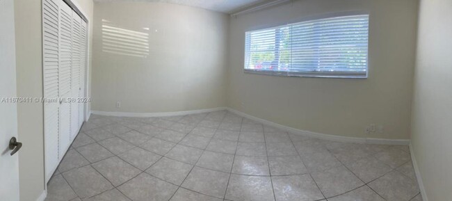 Building Photo - 1 bedroom in Hallandale FL 33009