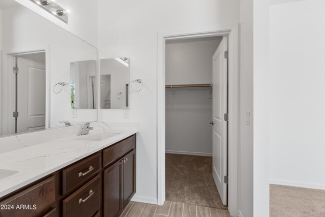 Building Photo - 2842 E Tracy Ln