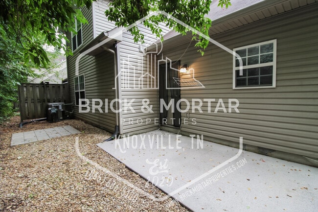 Building Photo - 900 Glendower Way