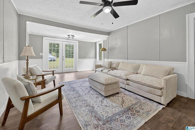 Building Photo - 3 bedroom & 3 bathroom located in Pleasant Valley - $400 off first months rent!