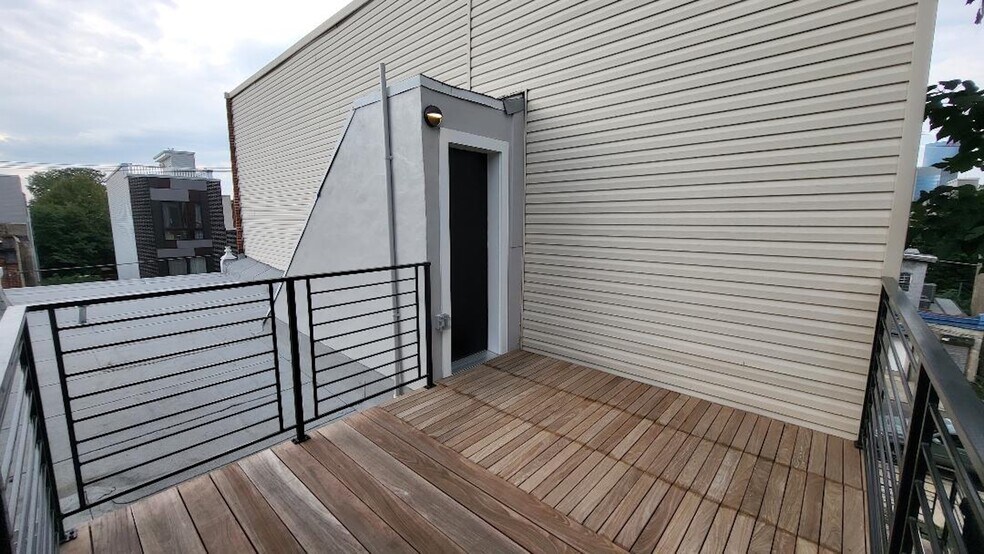 Building Photo - 1237 S 27th St