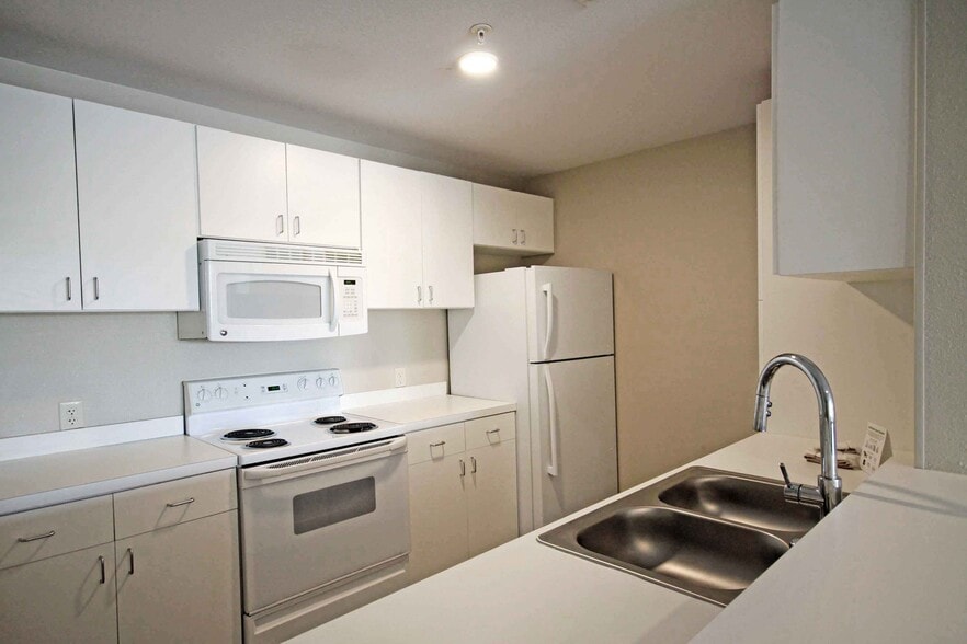 Building Photo - Furnished Studio-Albuquerque - Rio Rancho Blvd.