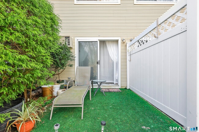 Building Photo - 237 Willow Springs