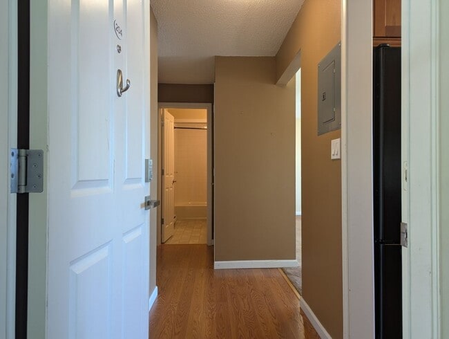 Building Photo - 2Bd/1Ba Edmonds Condo