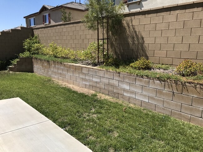 Building Photo - Private large 4 bed NextGen, with double living rooms, kitchens and laundries.