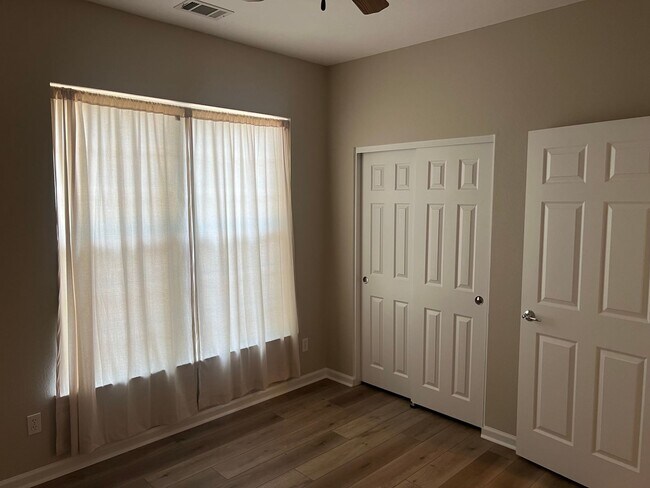 Building Photo - Lovely 3BR Ranch-Style Home in Sun City-Available 12/17/25