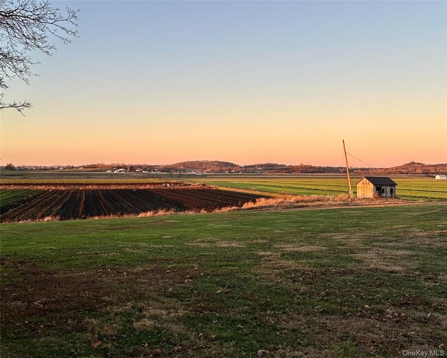 Building Photo - 273 Round Hill Rd