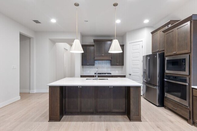 Building Photo - 626 Bay Breeze Dr