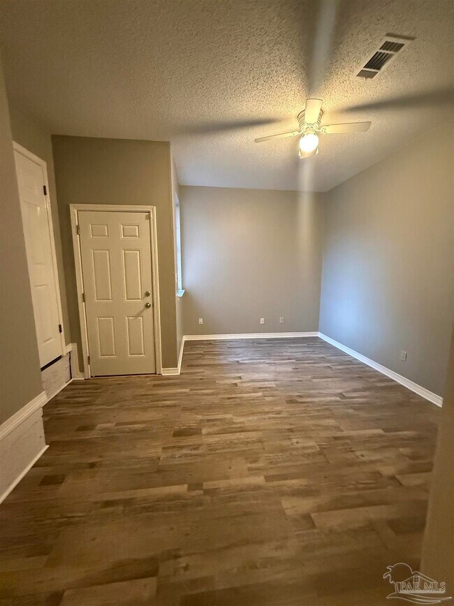 Building Photo - 4571 Baybrook Dr