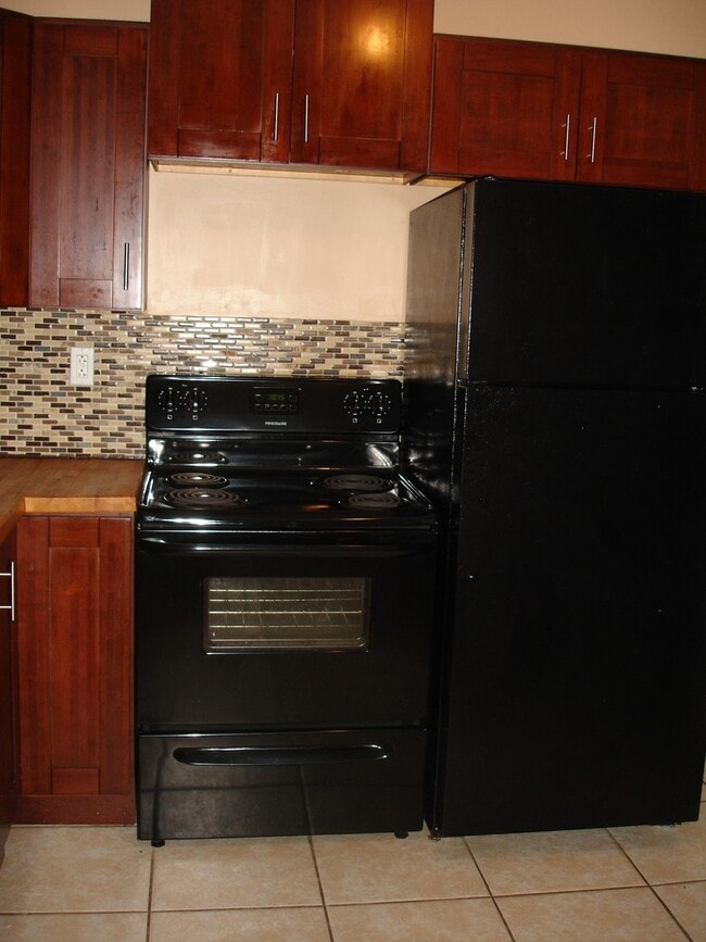 Building Photo - 518 N Queen St