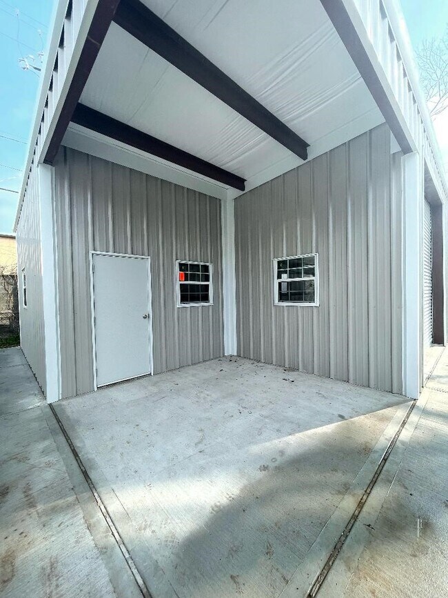 Building Photo - 7050 Jay St