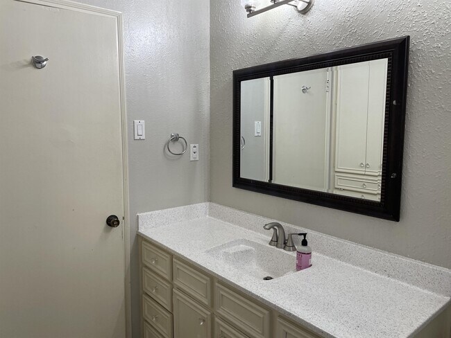 Building Photo - 3713 Aransas St
