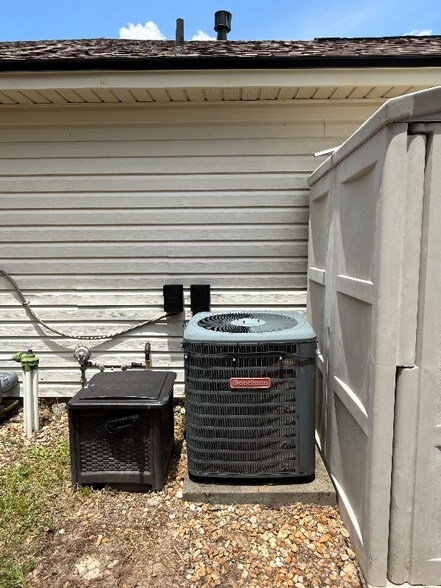 Building Photo - 2169 Estate Cir