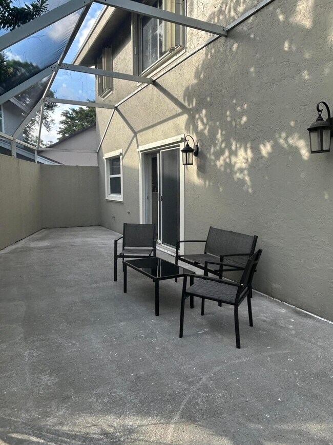 Building Photo - 1136 Staghorn St