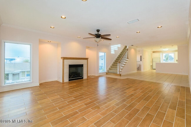 Building Photo - 1626 Strand St