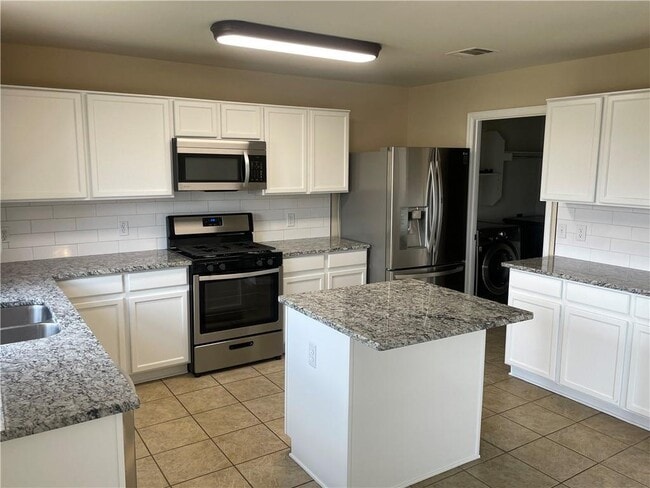 Building Photo - 456 Camelia Pkwy