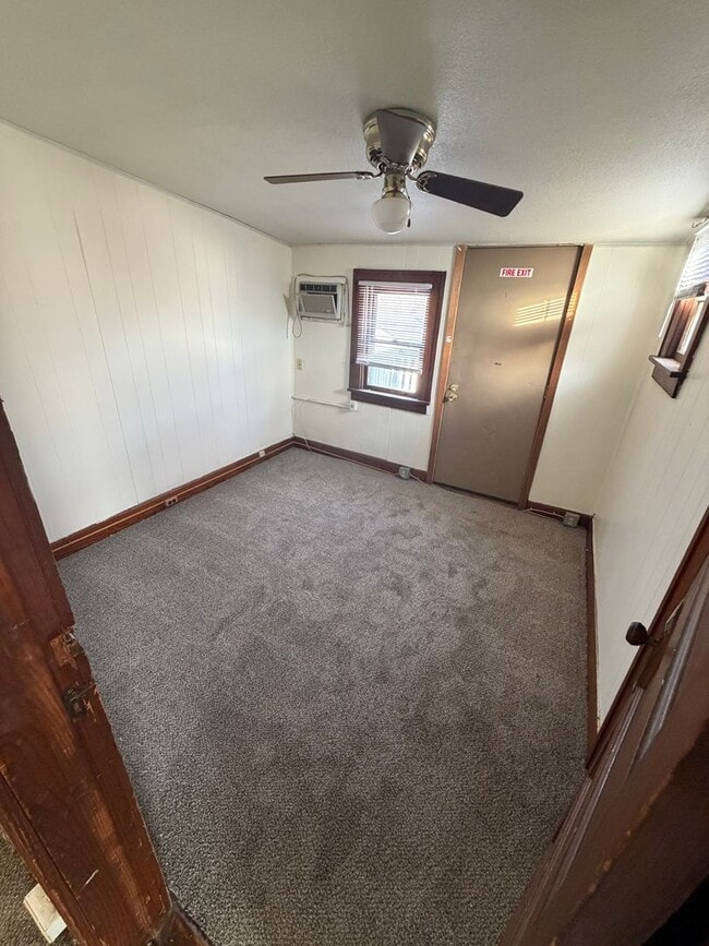 Building Photo - 614 Douglas Ave