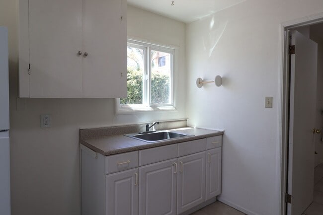 Building Photo - Charming Arroyo Grande 1BD with Private Laundry Area
