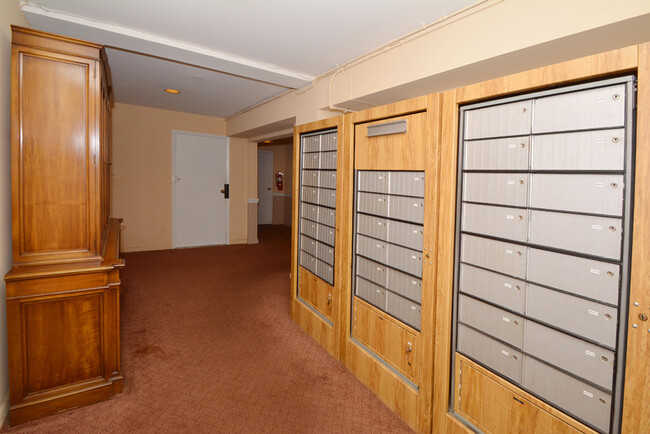 Mail Room - 1617 E Mcmillan St