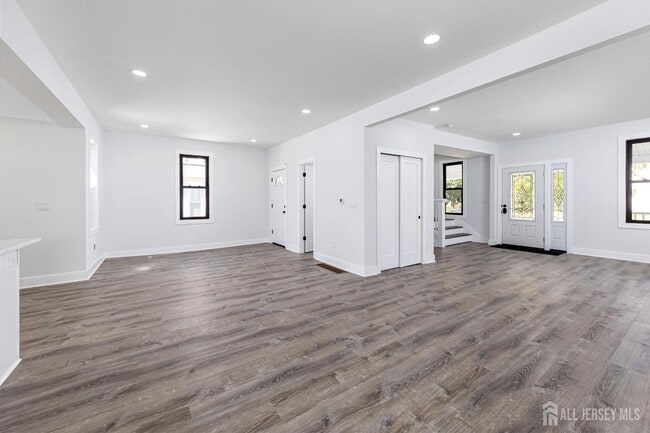 Building Photo - 3547 Finlaw Ave