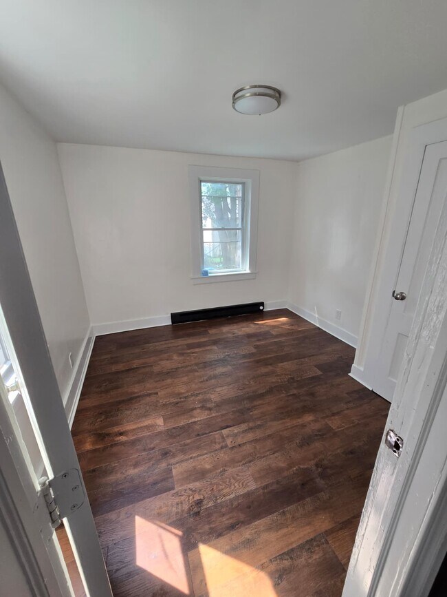 Building Photo - 135 Willow St