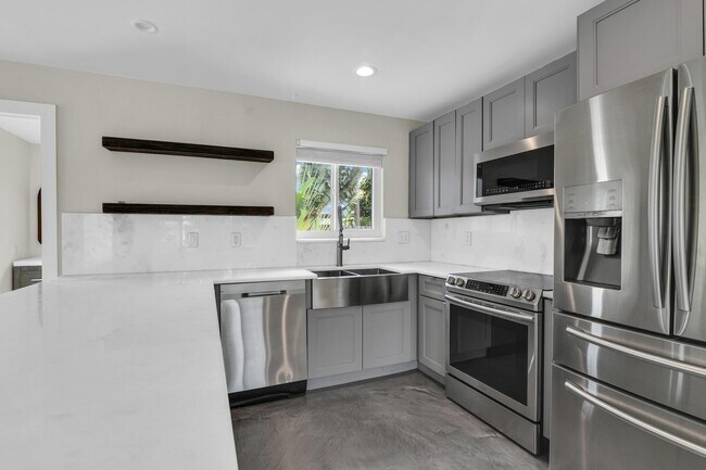 Building Photo - 909 SE 16th Pl