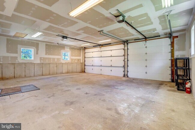Building Photo - 4570 Lawnvale Dr
