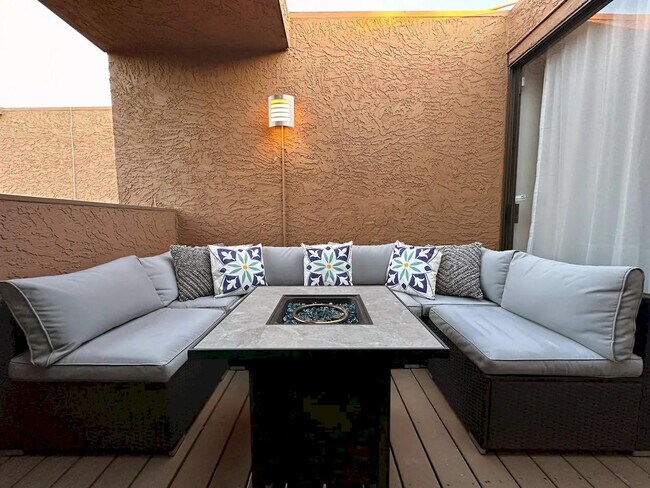 Building Photo - 7401 N Scottsdale Rd