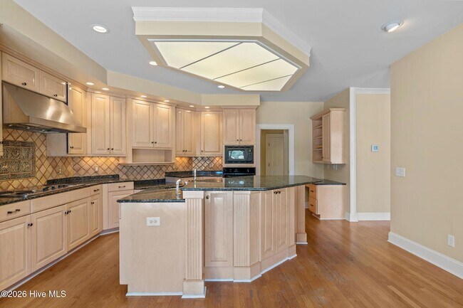 Building Photo - 50 Oak Meadow Rd