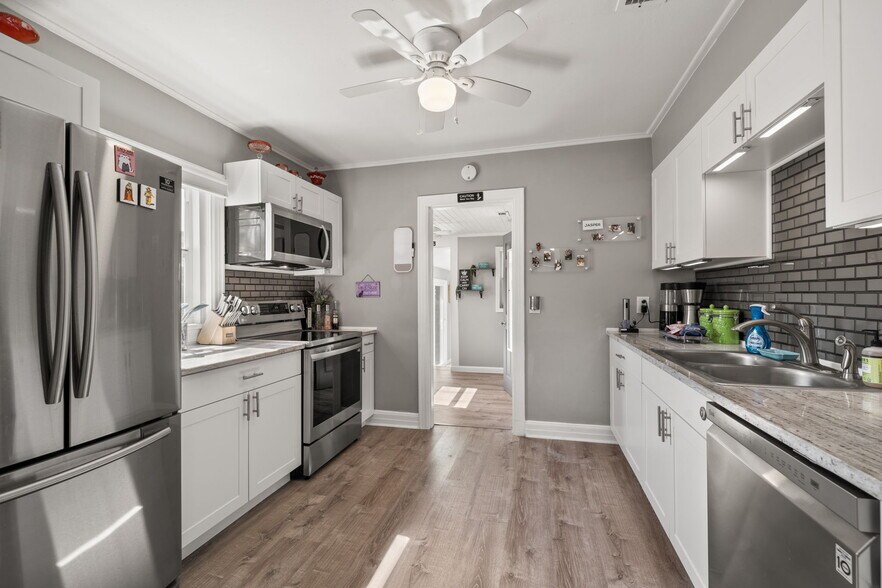 Building Photo - 3950 1st Ave N