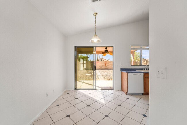 Building Photo - Prime Surprise Location | 3 Bed, Low-Maintenance Yard + Amenities