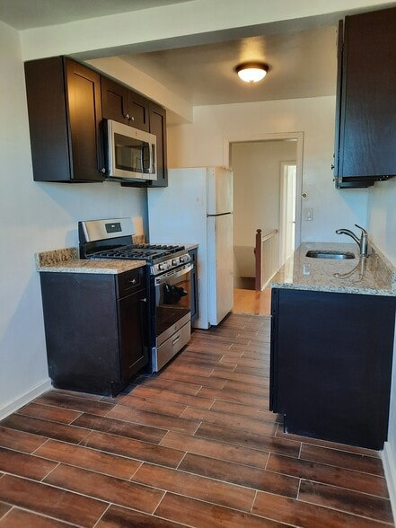 Kitchen - 21421 47th Ave