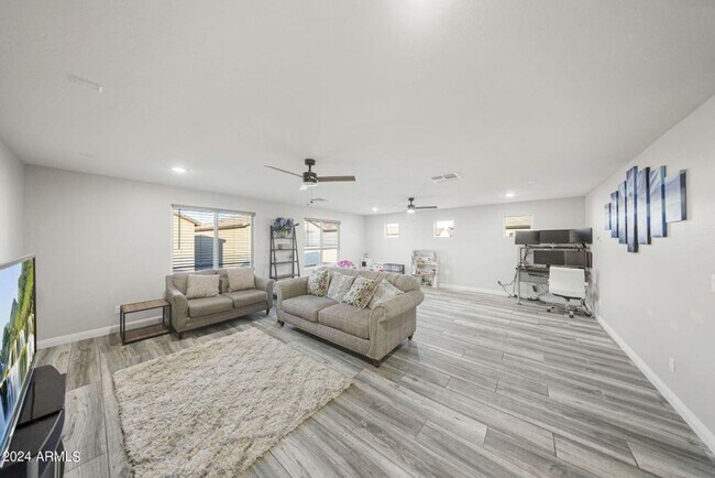 Building Photo - STUNNING 5 BEDROOM WITH LOFT & BONUS ROOM 3.5 BATH IN EASTMARK MESA COMMUNITY 2,655 SQ FT