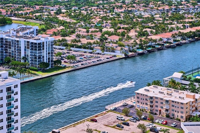 Building Photo - 3101 S Ocean Dr