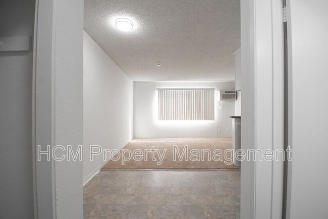 Building Photo - 10042 Commerce Ave