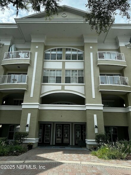 Primary Photo - 8290 Gate Pkwy W