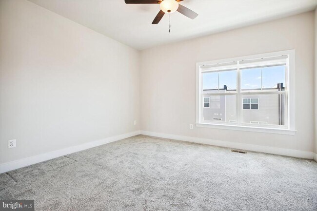 Building Photo - 909 Rockwell Ave