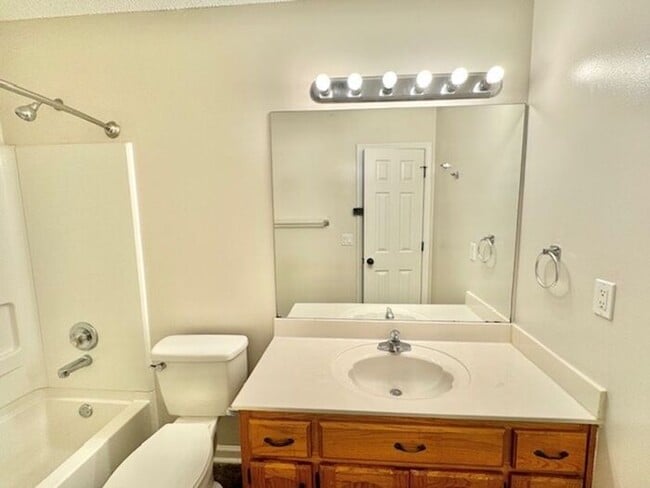 Building Photo - Now Leasing A 4 Bedroom 2 Bath Home in Sou...