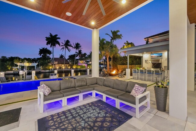 Building Photo - 334 Isle of Capri Dr