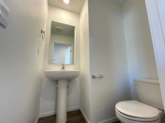 Building Photo - 2974 W Graham Lp