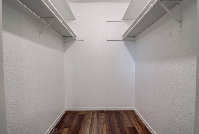 Building Photo - 819 Sirocco Dr