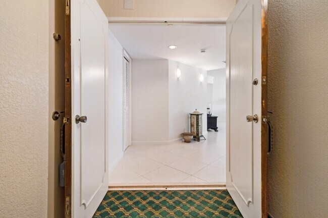 Building Photo - 1340 S Ocean Blvd