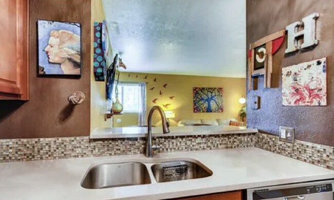 Building Photo - Beautiful 2 Bed 2 Bath in the heart of Bou...
