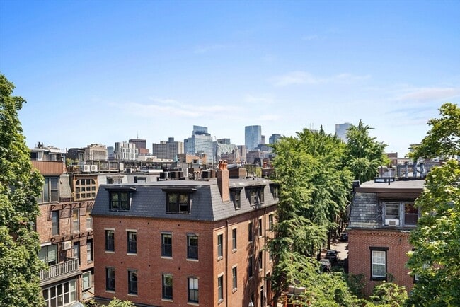 Building Photo - 32 Clarendon St